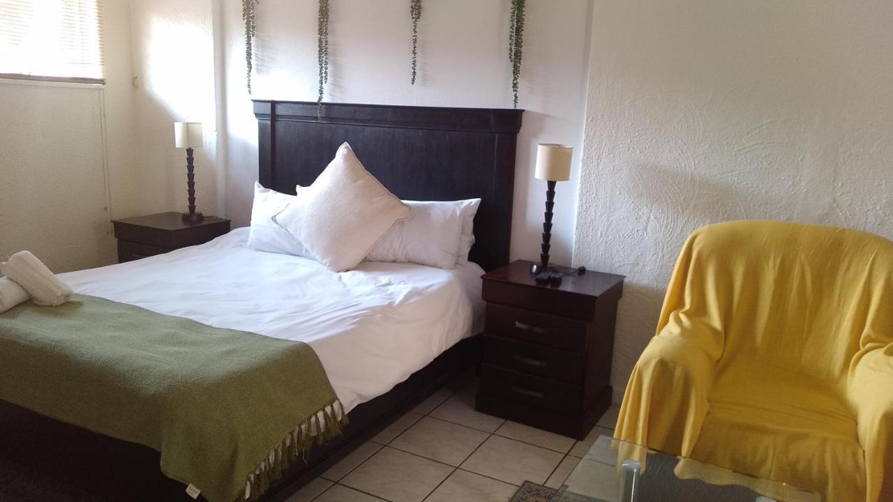 Self-Catering 1Bedr Cottage In Sandton With Free Wifi โจฮันเนสเบิร์ก ภายนอก รูปภาพ