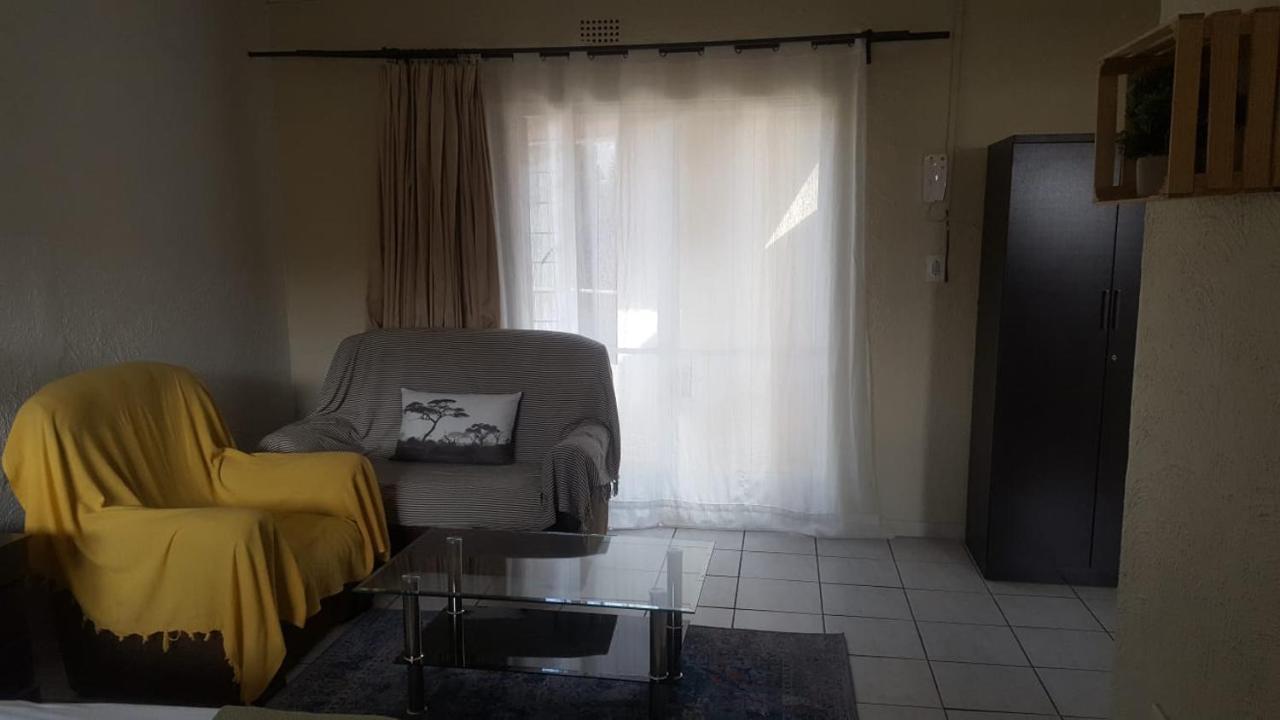 Self-Catering 1Bedr Cottage In Sandton With Free Wifi โจฮันเนสเบิร์ก ภายนอก รูปภาพ